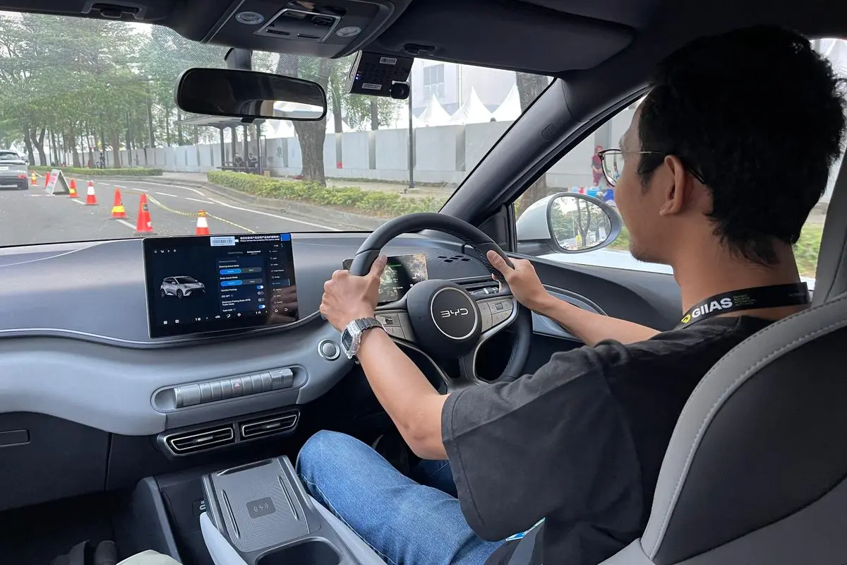 Tips aman mengemudi mobil listrik